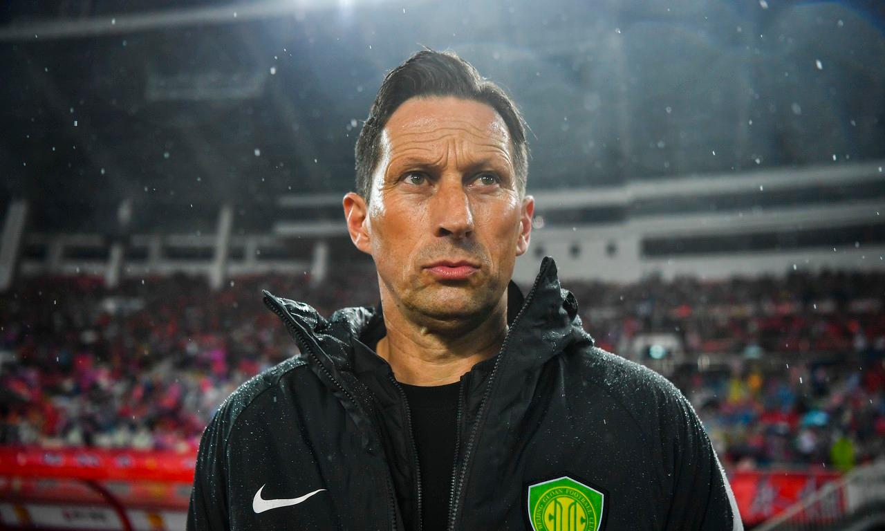 关于阿贾克斯主帅复盘备战葡超詹姆斯在巴黎圣日耳曼比赛中官方发布新规，转会期广厦男篮调整名单以备NBA总决赛看傻球迷的信息