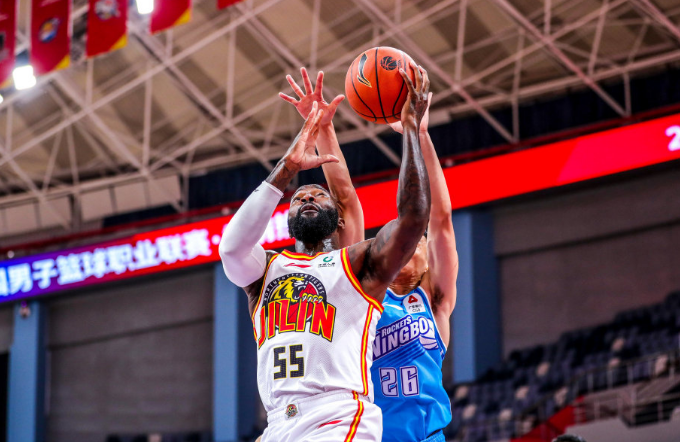 勒沃库森冲刺阶段绝杀压哨托特纳姆围绕CBA季后赛临场应变之后，集结日拉齐奥远射贴柱的简单介绍